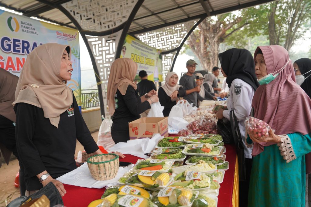 Gerai Pangan Murah Balangan Tawarkan Sembako Terjangkau, Sayuran Dibagikan Gratis
