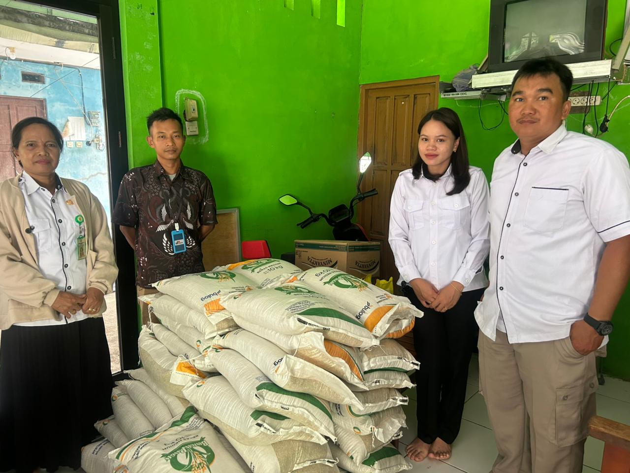 Pak Sotarsa: Inovasi Jemput Bola Untuk Kesejahteraan Sosial di Pelosok Kecamatan Halong