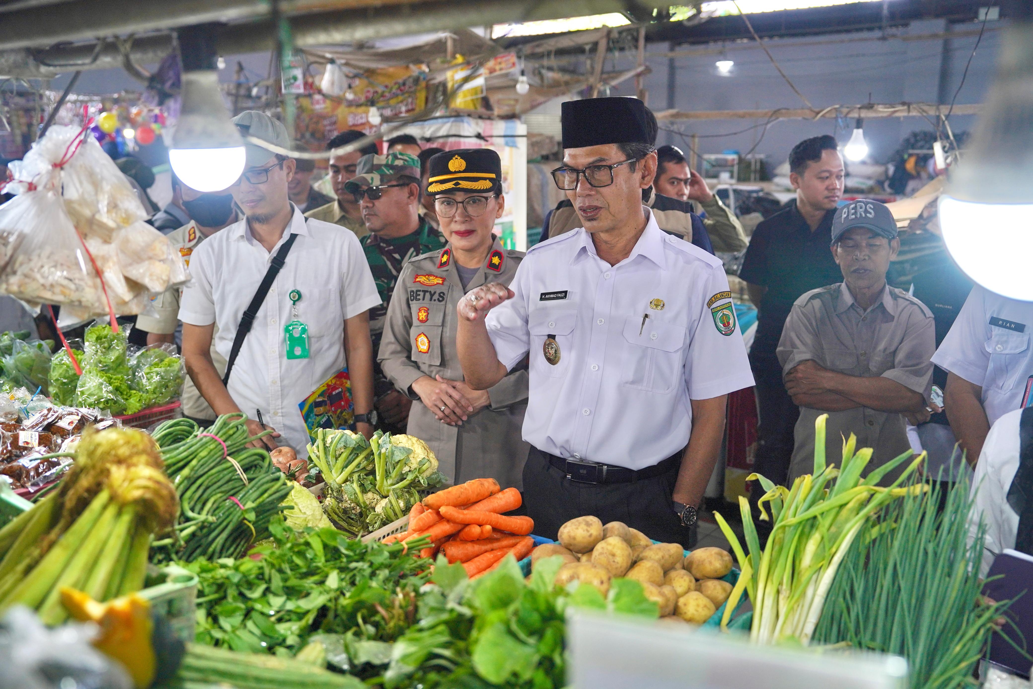 Jelang Idulfitri, Disperindag Balangan Pantau Harga Bapokting di Pasar Modern Adaro