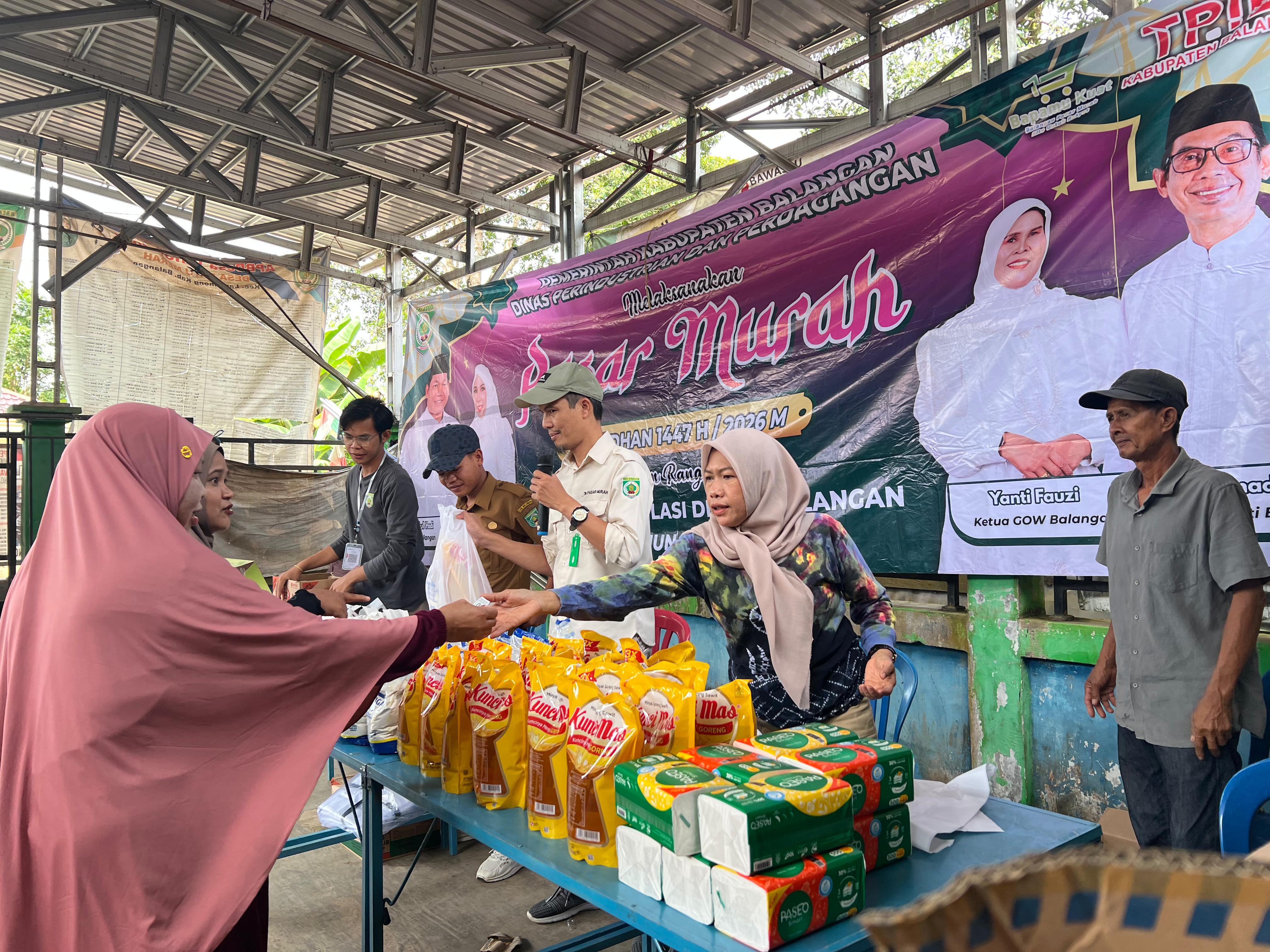 Disperindag Balangan Sediakan Sembako Terjangkau bagi Warga Batu Merah
