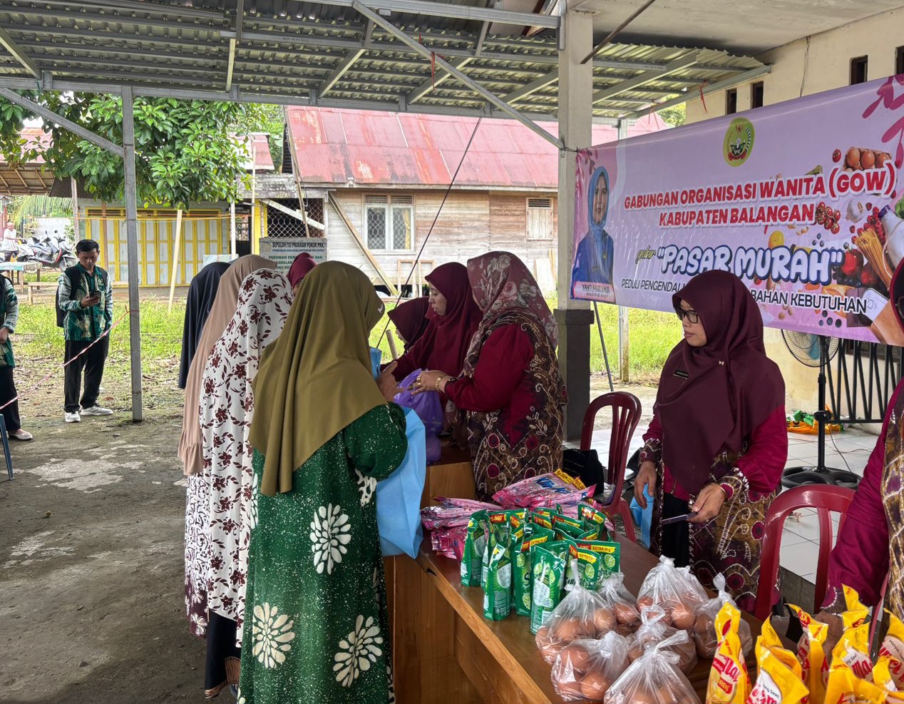 GOW Balangan Gelar Pasar Murah, Warga Manfaatkan Harga Sembako Terjangkau