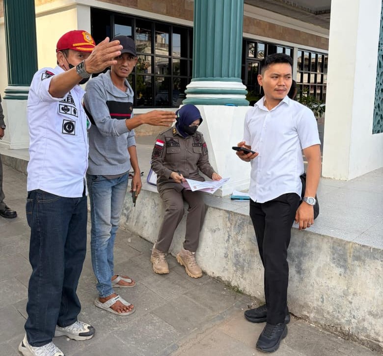 Jaga Ketertiban Kota, Satpol PP Balangan Tindak Rombong Usaha yang Menginap