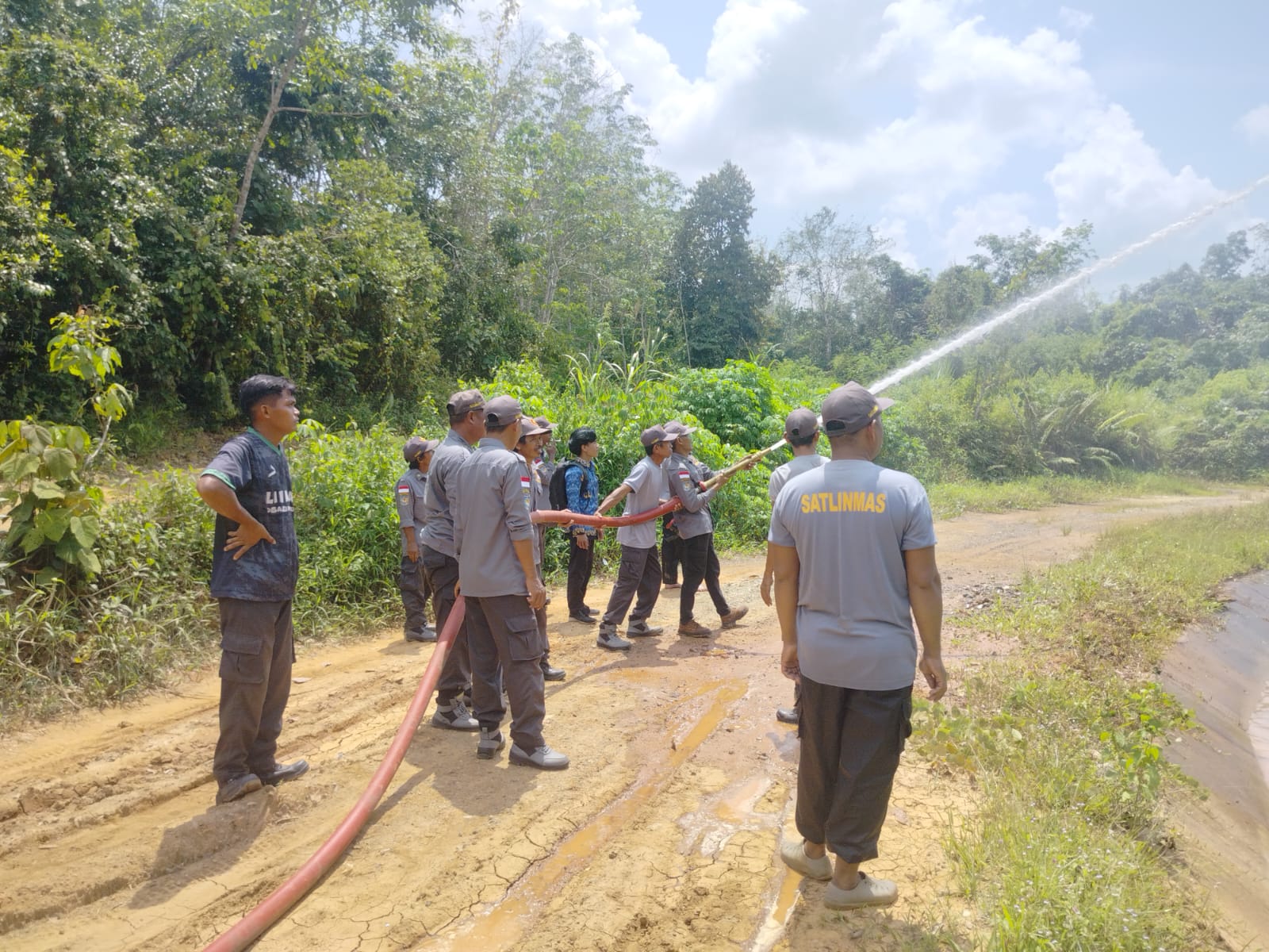 Satlinmas Sungai Pumpung Diasah Hadapi Ancaman Karhutla