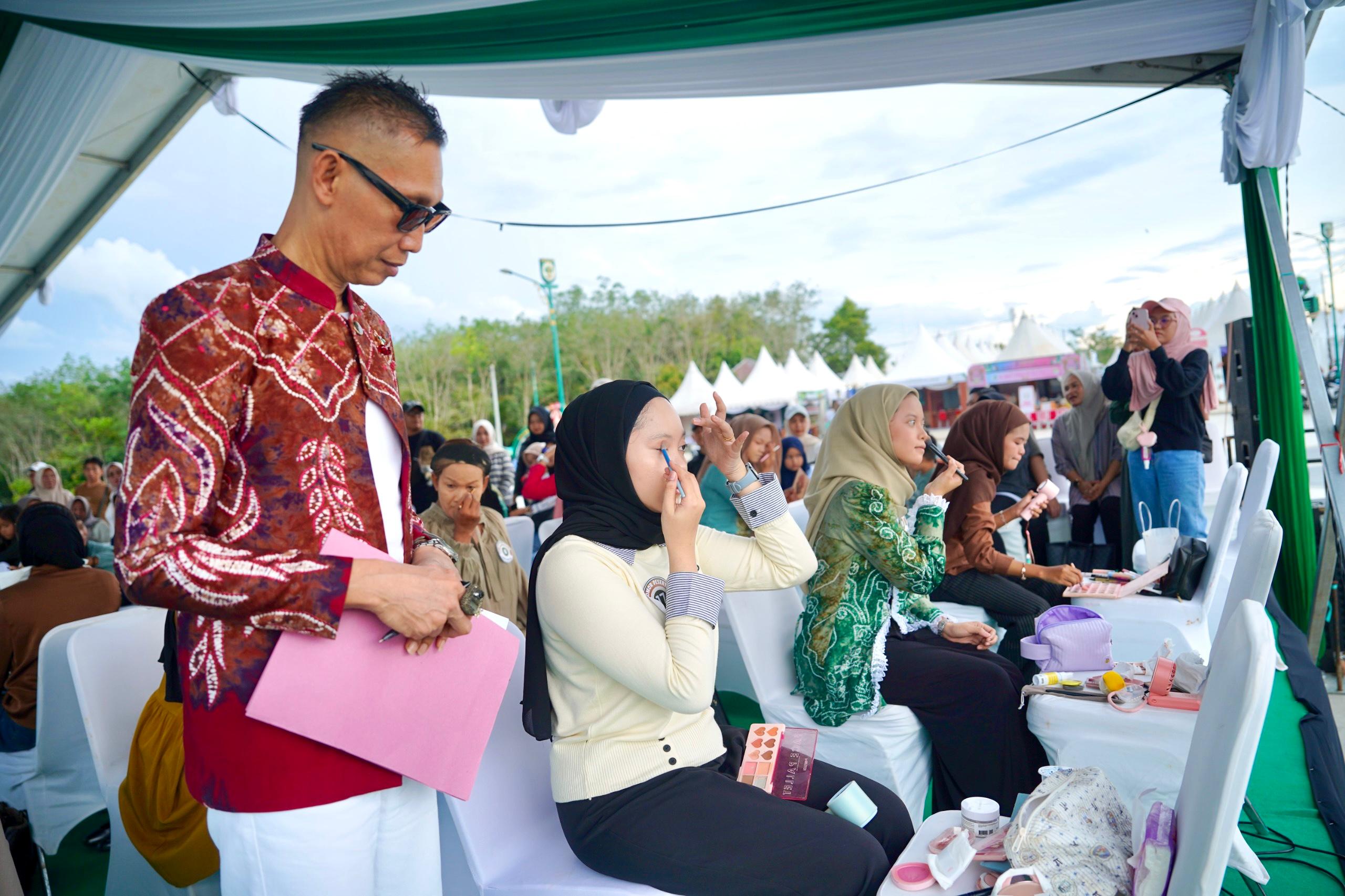 Lomba Rias Tanpa Cermin dan Lagu Banjar Semarakkan Harjad ke-23 Balangan