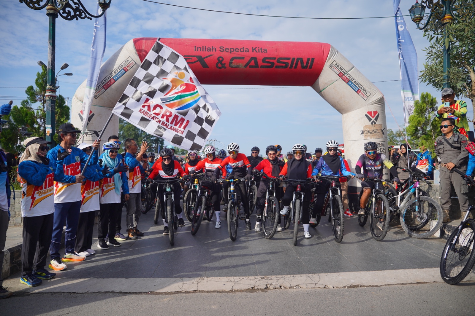 Gowes MTB Balangan Ramaikan Harjad, UMKM Terdongkrak
