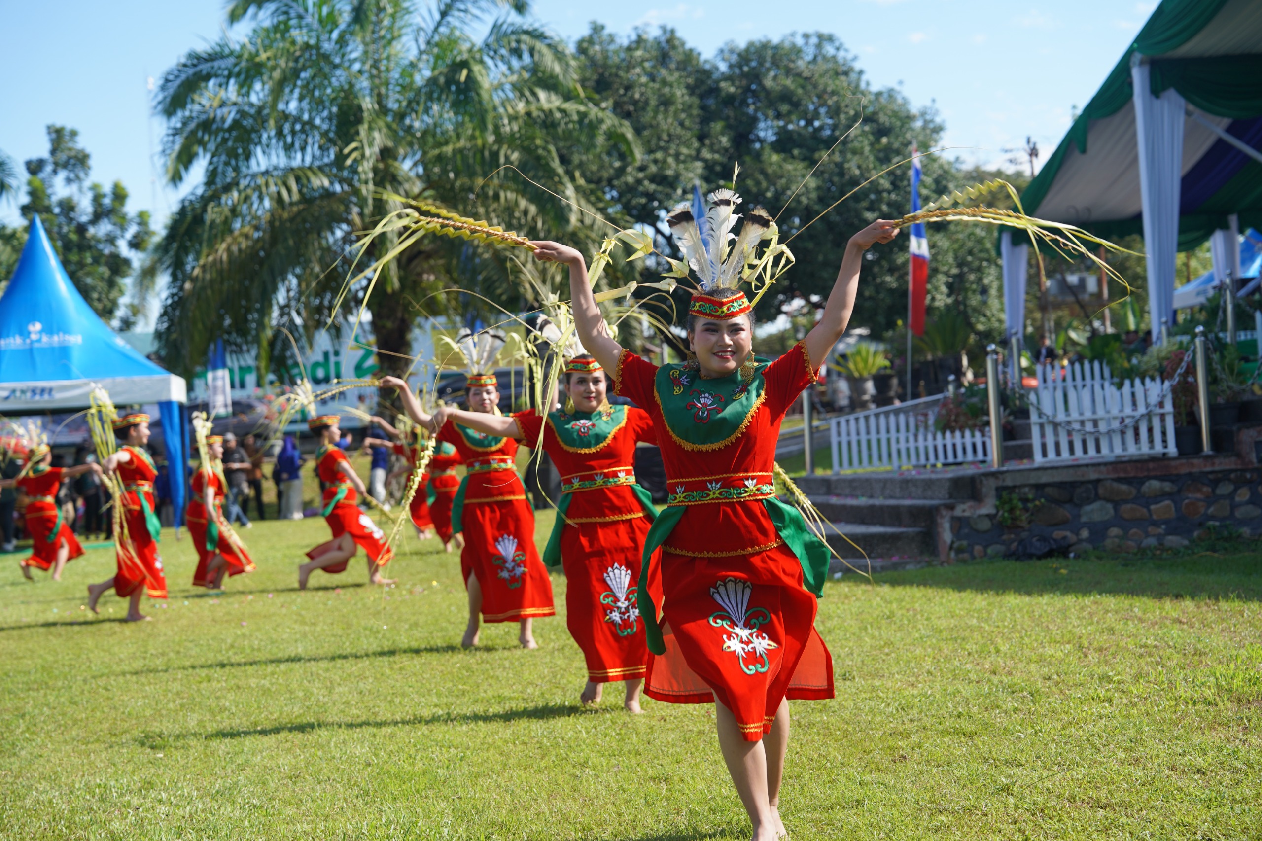 Sanggar Budaya Wadian Tambai Tampilkan Tari Rakat Ikansa'an di Hari Jadi ke-23 Balangan