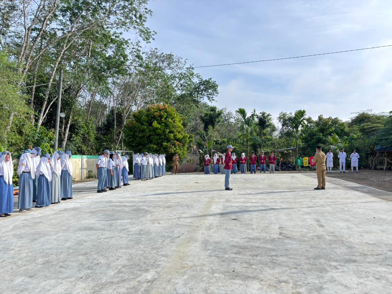 Perkuat Program Adiwiyata, SMA N 2 Juai Gelar Upacara Bersama Kepala DPLH Balangan