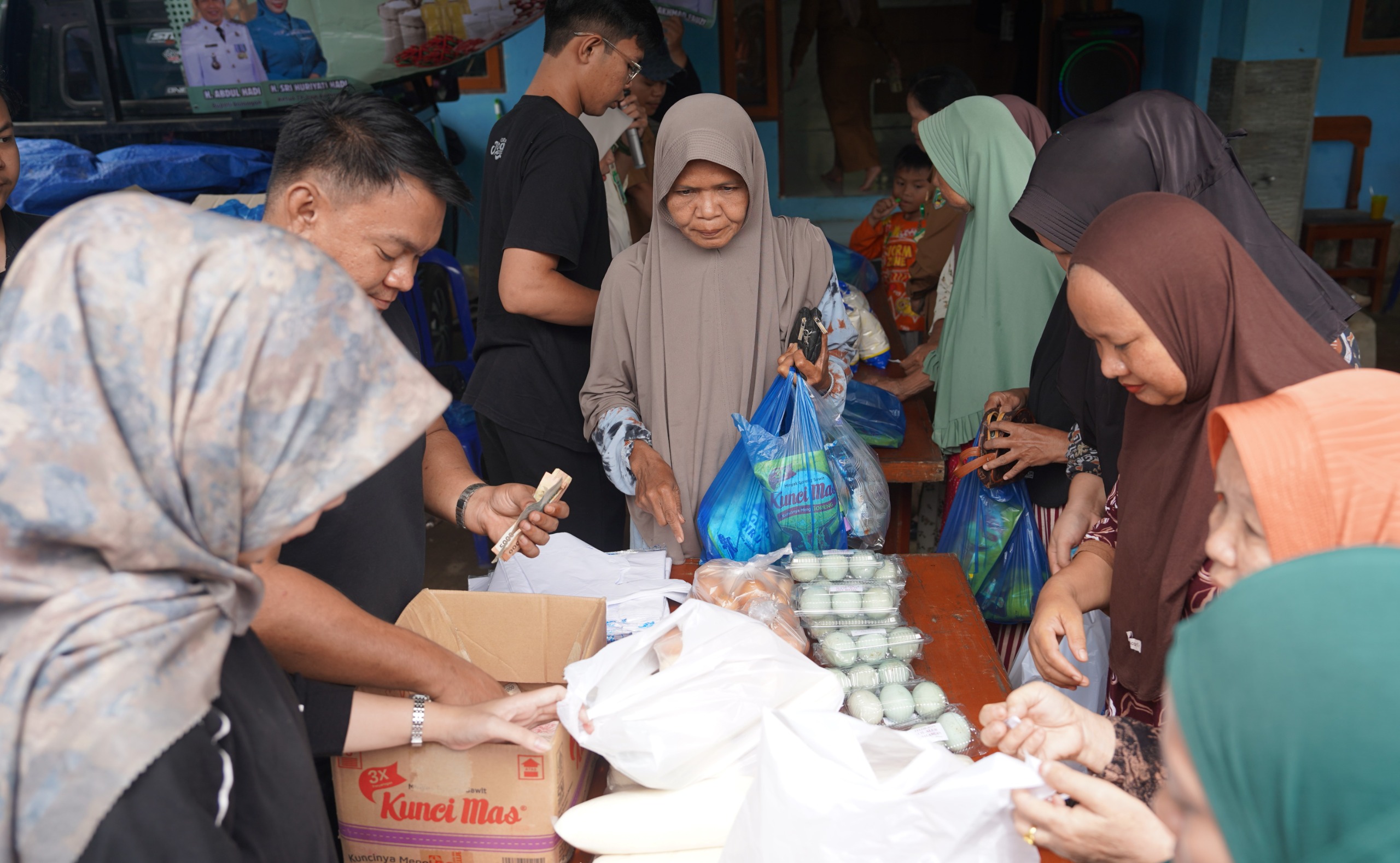 Warga Padang Raya Antusias Manfaatkan Pasar Murah untuk Belanja Kebutuhan Pokok