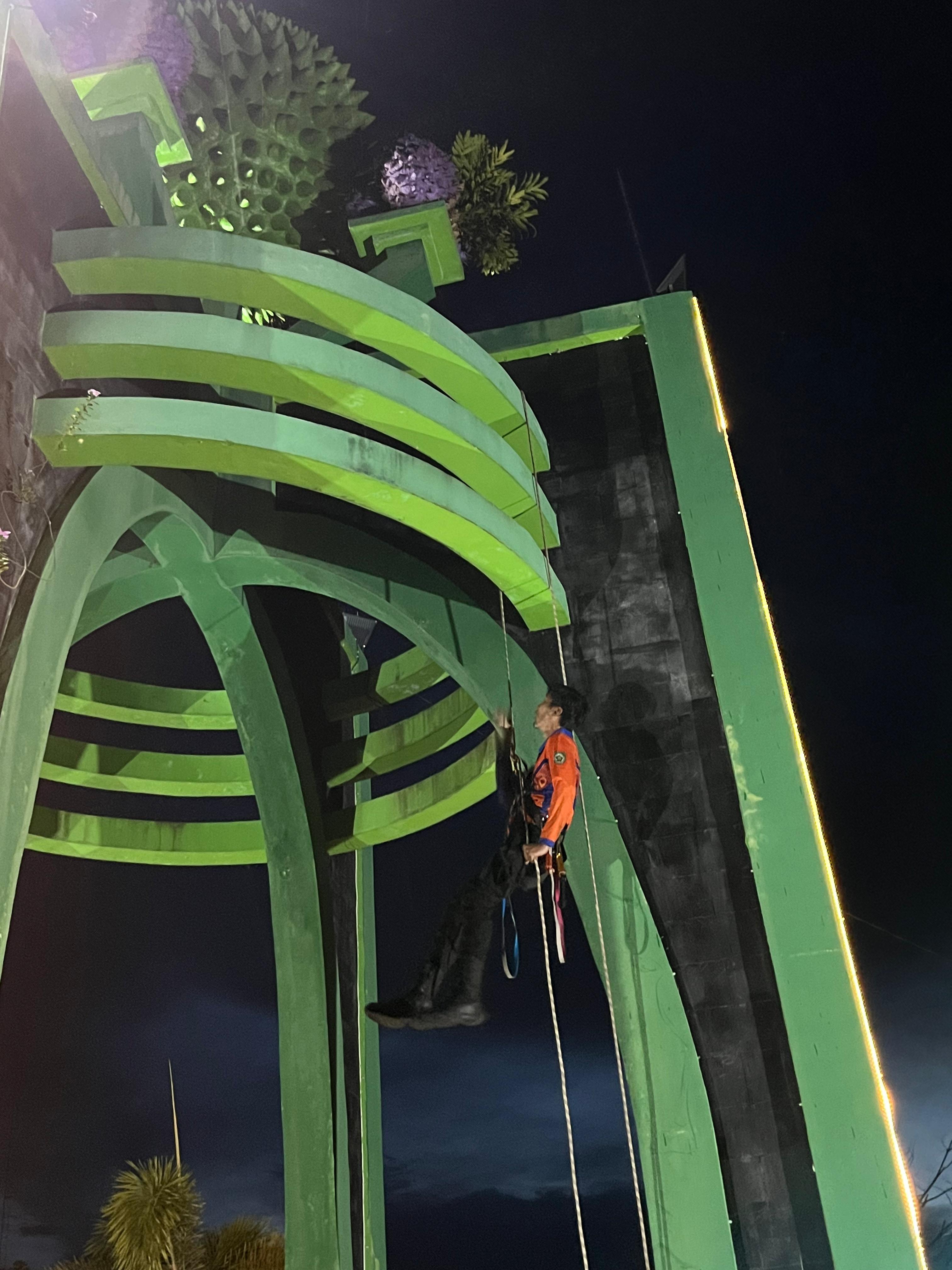 Anggota TRC BPBD Balangan Tingkatkan Kapasitas Diri Melalui Latihan Vertical Rescue