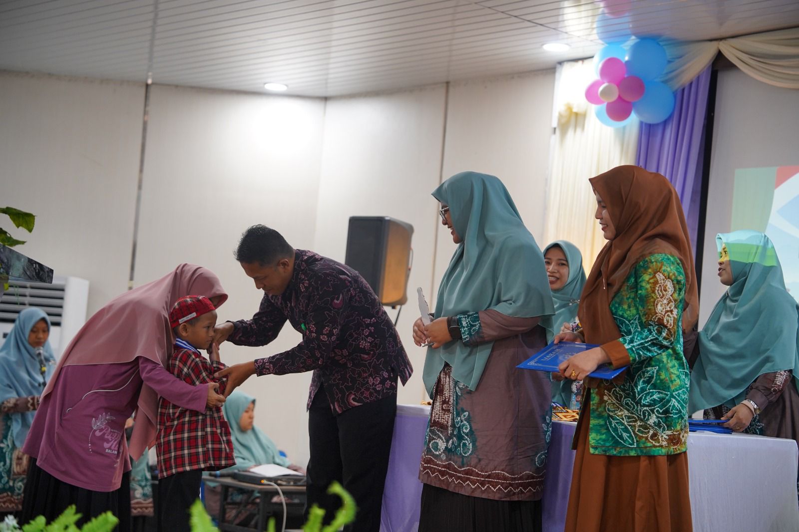 Pendidikan Anak Usia Dini Jadi Fondasi Karakter, 89 Murid TK IT Permata Hati Dikukuhkan