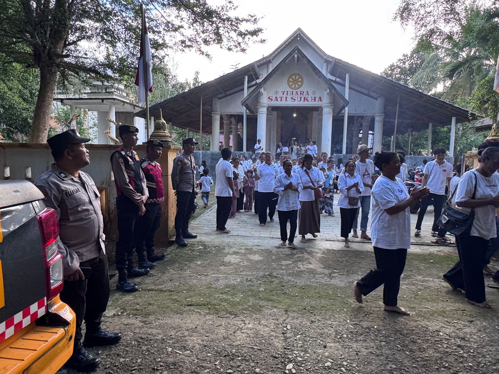 Polri Hadir Jaga Toleransi, Perayaan Waisak di Halong Berlangsung Aman dan Lancar
