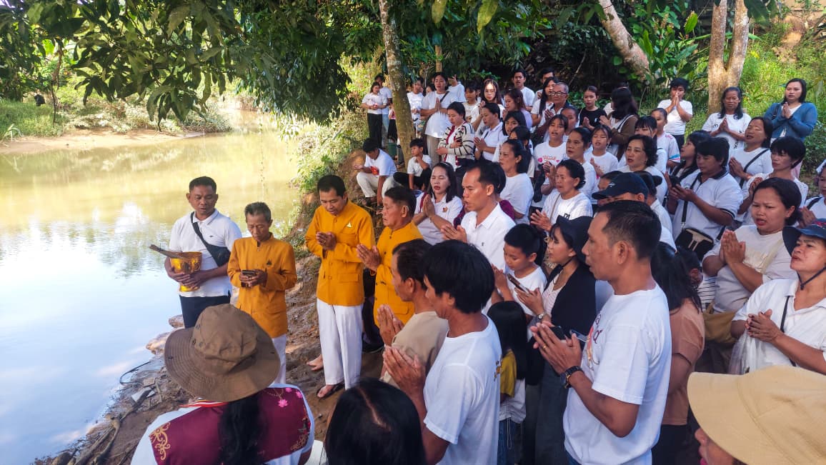 Umat Buddha Desa Kapul Gelar Tradisi Fangshen Sambut Waisak 2570 BE