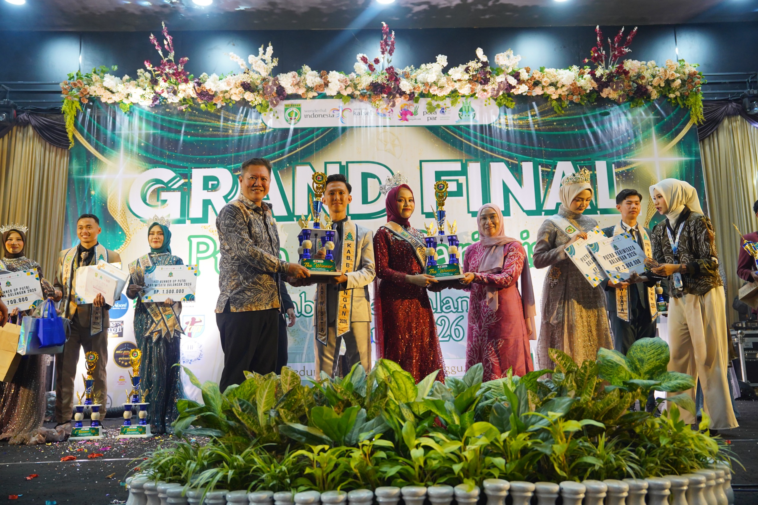 Raffa Arkandi Diki Pratama dan Siti Fatimah Sandang Gelar Putra Putri Pariwisata Balangan 2026
