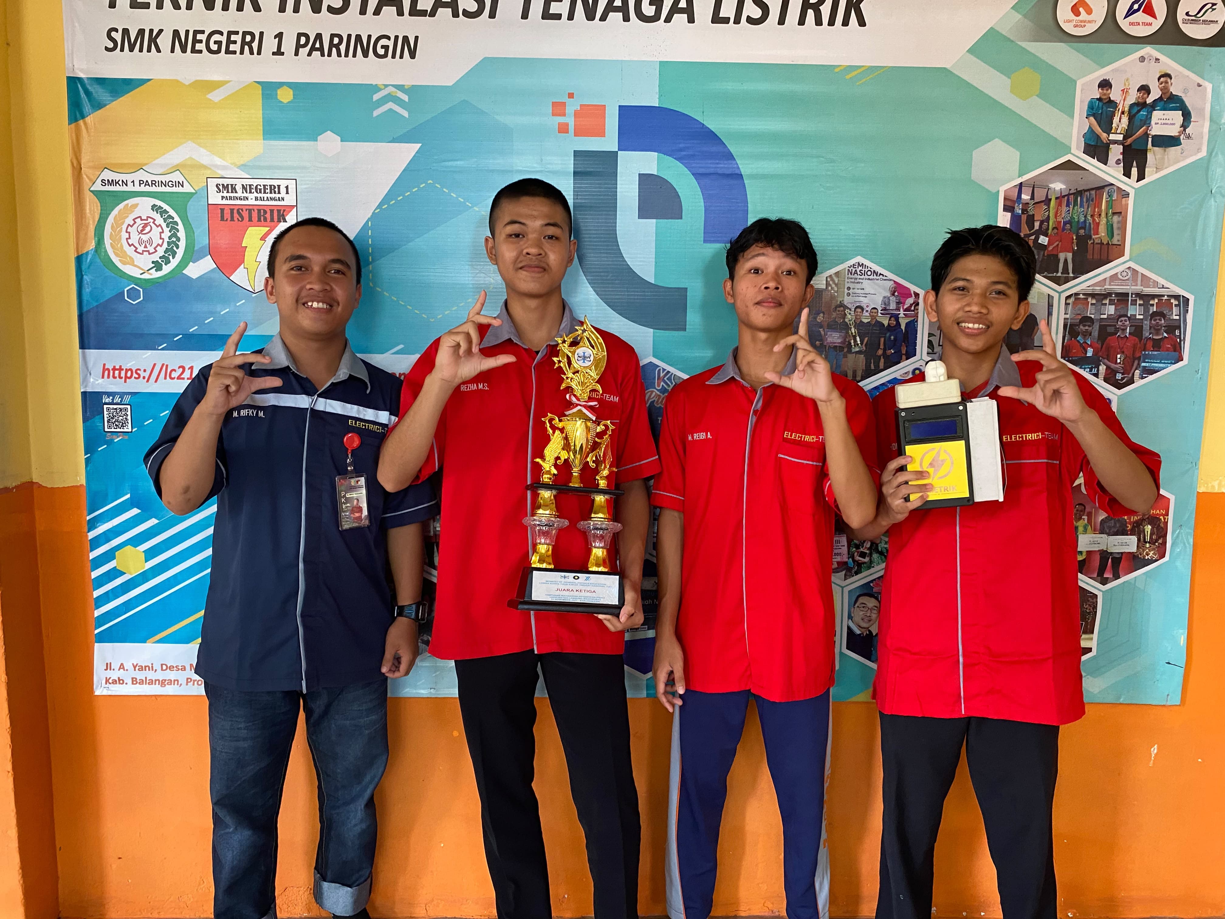 Electriciteam SMK N 1 Paringin Raih Juara 2 LKTIN VOLT-IN Tingkat Nasional di Universitas Surabaya