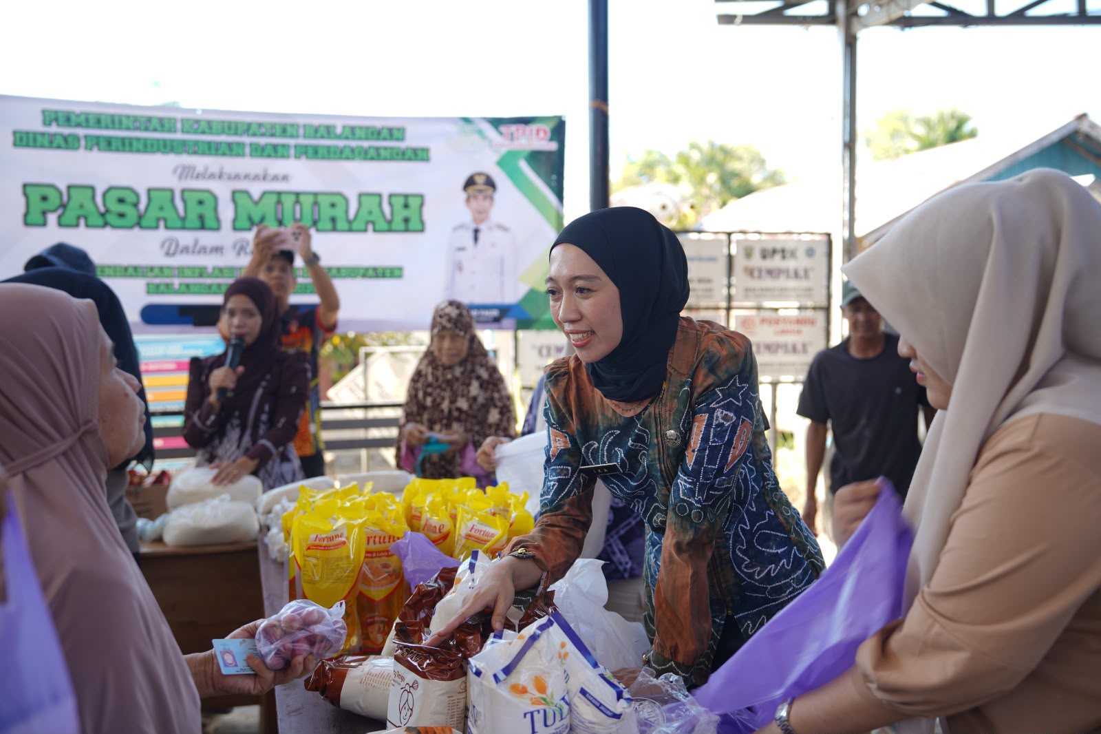 Pasar Murah Hadirkan Bahan Pokok Terjangkau bagi Warga Baruh Bahinu Luar