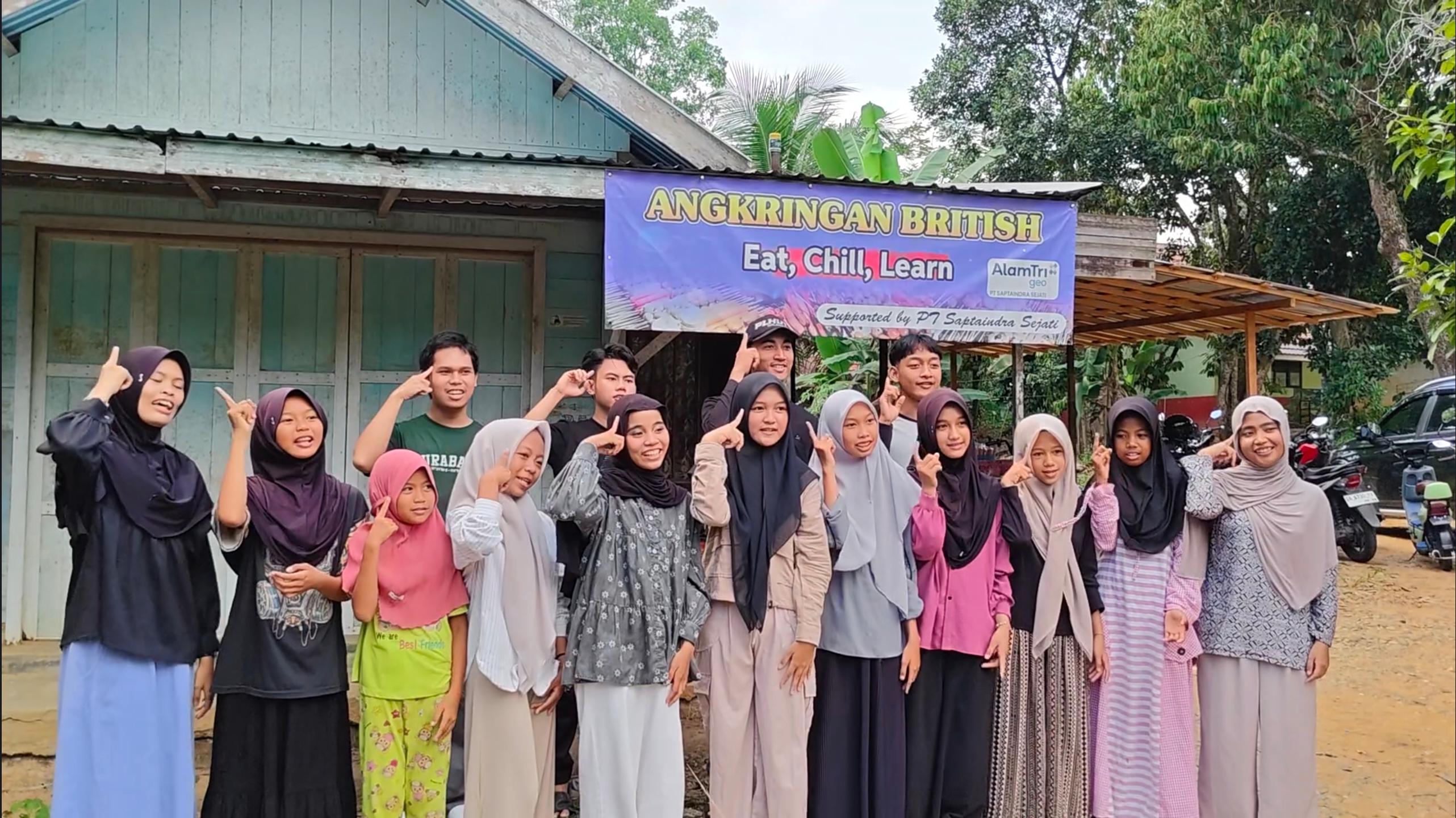 Angkringan British, Inovasi Edukasi Berbasis UMKM yang Tingkatkan Kemampuan Bahasa Inggris Masyarakat Balangan