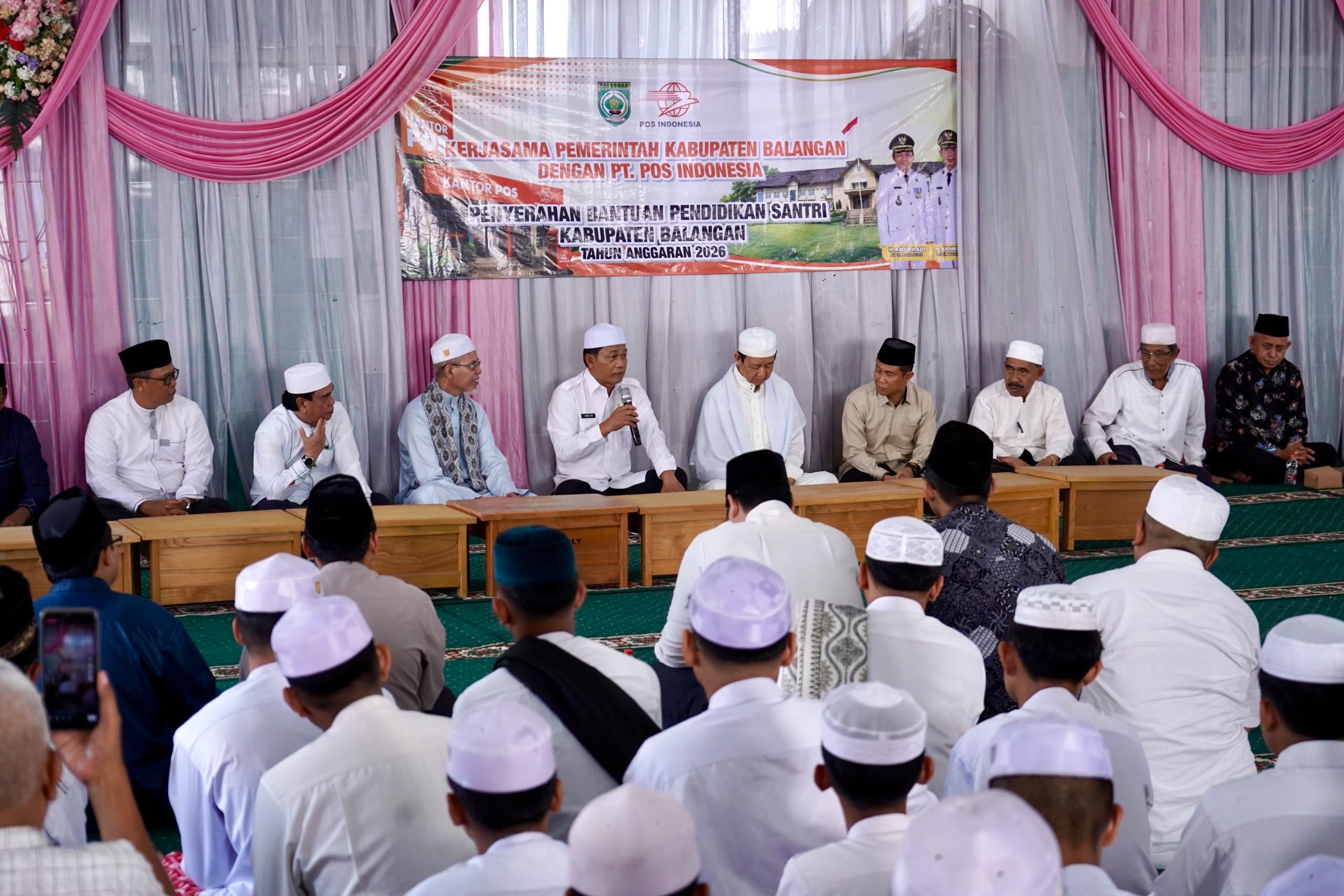 Pemkab Balangan Salurkan Bantuan Pendidikan untuk 535 Santri