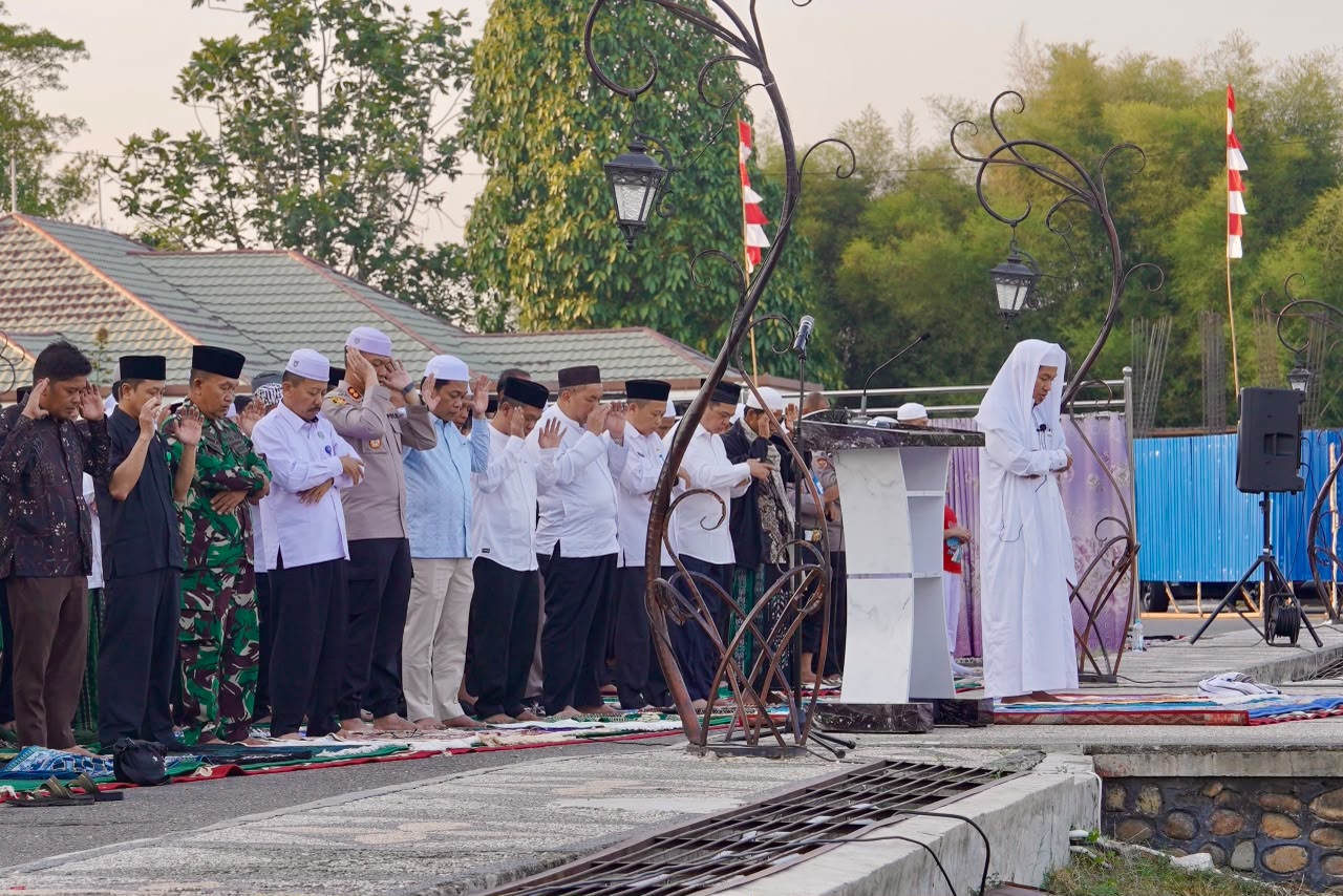 Ikhtiar Hadapi Kemarau dan Ancaman Karhutla, Polres Balangan Gelar Salat Istisqa