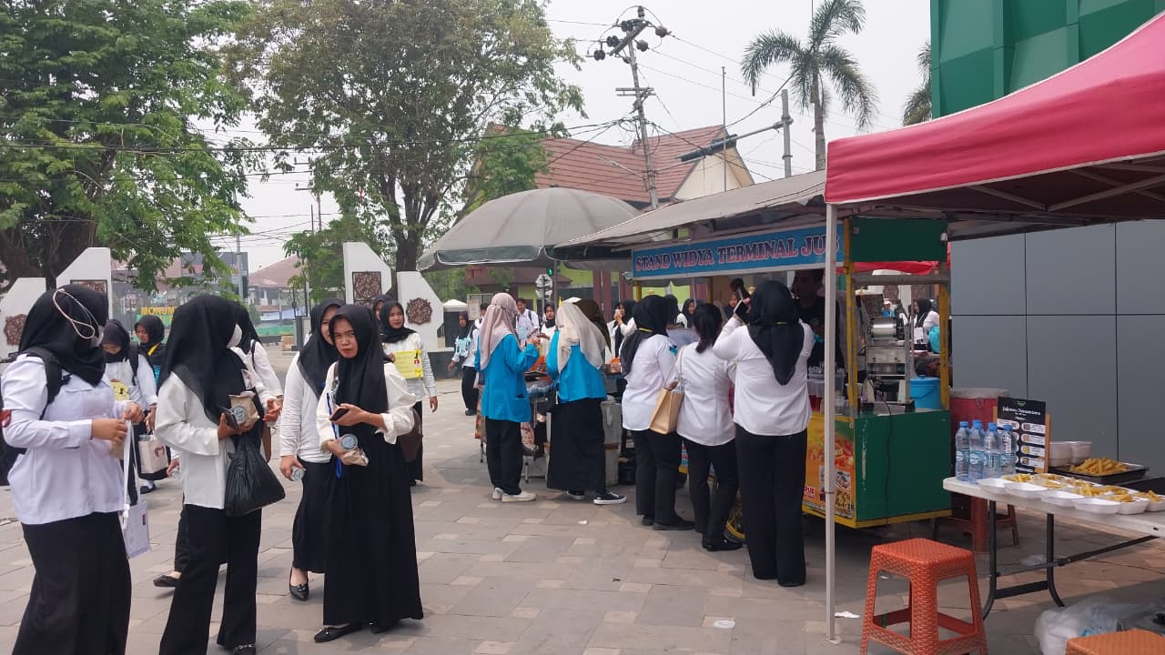 PKKMB Univsm Hadirkan Peluang Ekonomi bagi UMKM Sekitar Gedung Sanggam