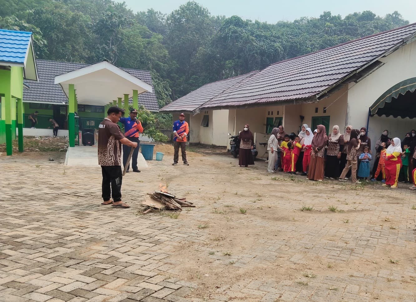 BPBD Balangan Go To School: Sosialisasi Mitigasi Bencana Kebakaran di SLB Negeri Balangan