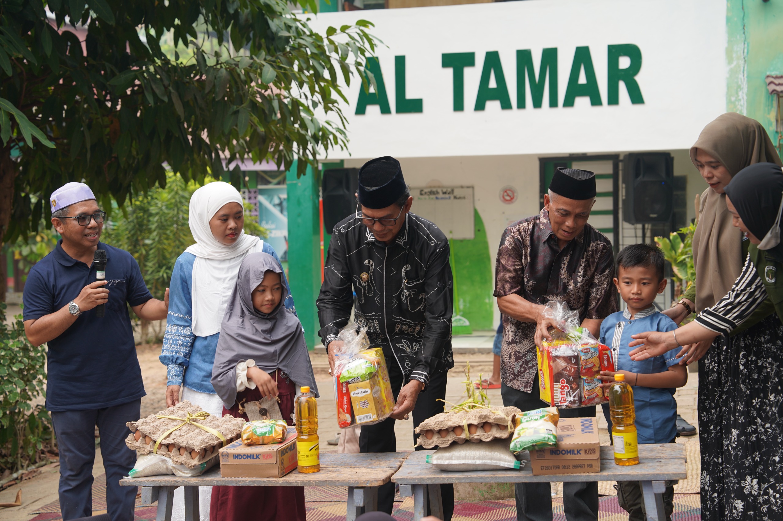 551 Anak Yatim di Balangan Menerima Bantuan Sembako