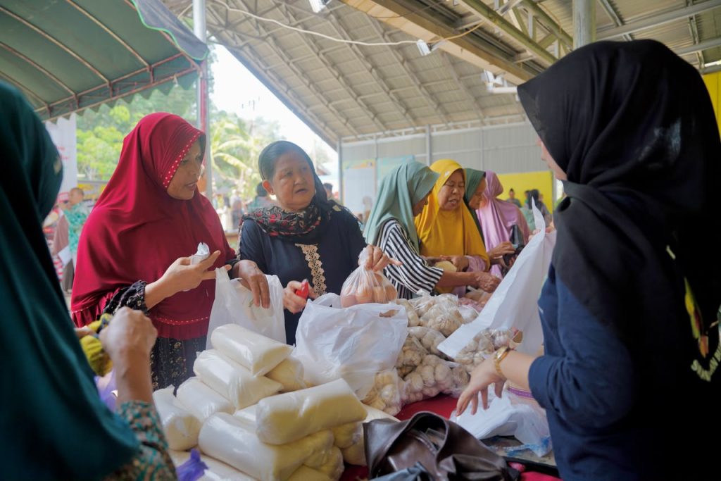 Warga Gulinggang Rasakan Manfaat Pasar Murah dengan Harga Lebih Terjangkau