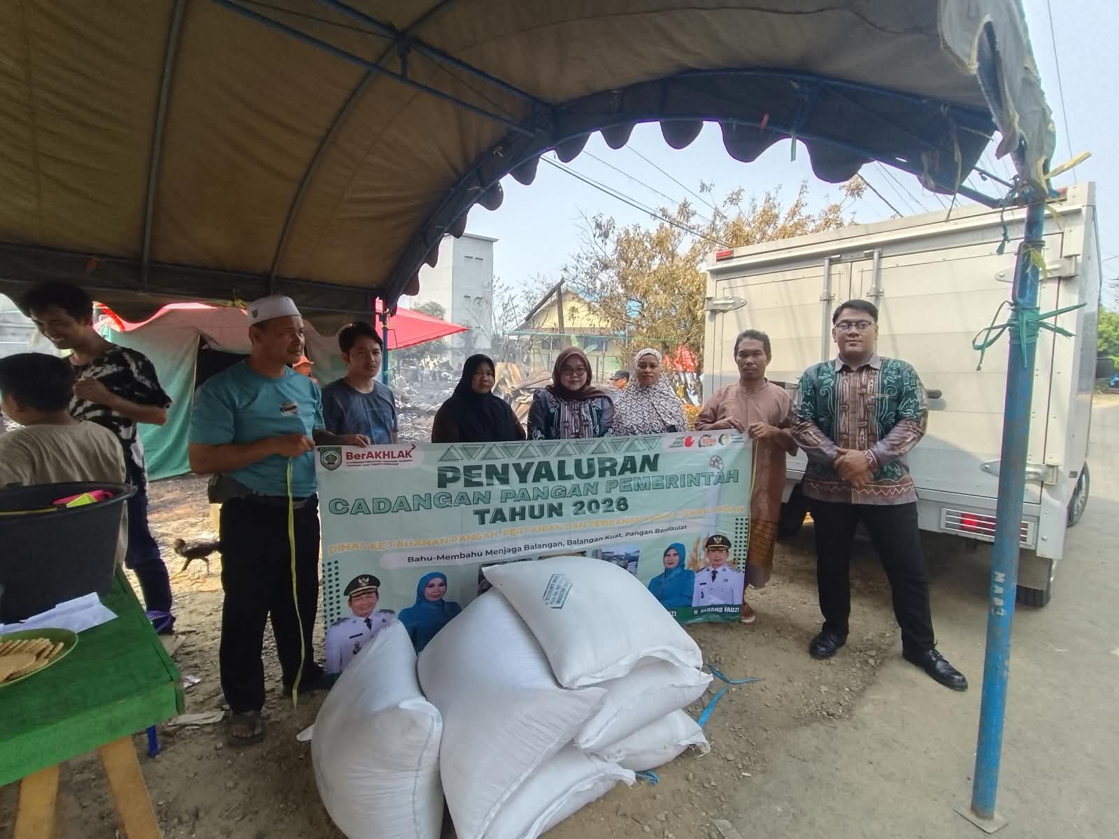 288 Kilogram Beras CPP Disalurkan untuk Warga Terdampak Kebakaran di Balangan